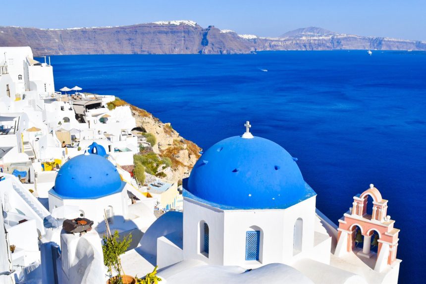 これぞ青と白の天国 一番人気のギリシャ サントリーニ島でsns映えスポット巡り