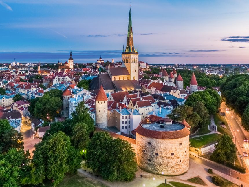 中世の美しい街並みを見に バルト三国のエストニア タリンへ行きました 海外旅行のスカイクルートラベル